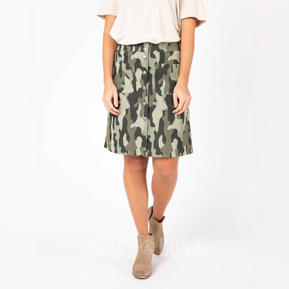 Agnes & Dora Snap Front Camo A Line Skirt